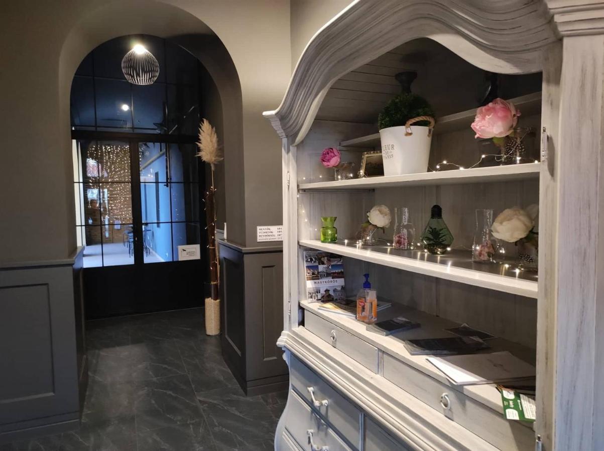 Deak Panzio Bed & Breakfast Nagykoros Eksteriør bilde