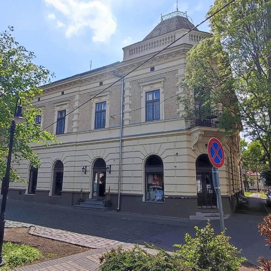 Deak Panzio Bed & Breakfast Nagykoros Eksteriør bilde